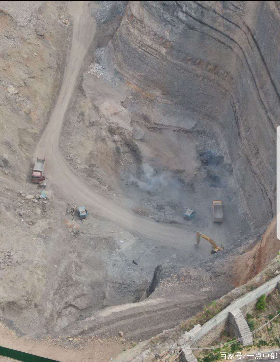 登封徐莊鎮(zhèn)礦山無(wú)續(xù)開(kāi)采 揚(yáng)塵噪音污染成民生痛點(diǎn)